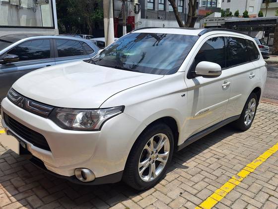 MITSUBISHI OUTLANDER 3.0 GT 4X4 V6 24V GASOLINA 4P AUTOMÁTICO MITSUBISHI OUTLANDER 3.0 GT 4X4 V6 24V GASOLINA 4P AUTOMÁTICO